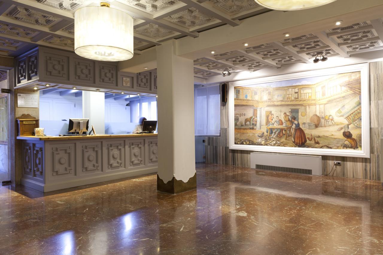 Hotel Carlos V Толедо Екстериор снимка